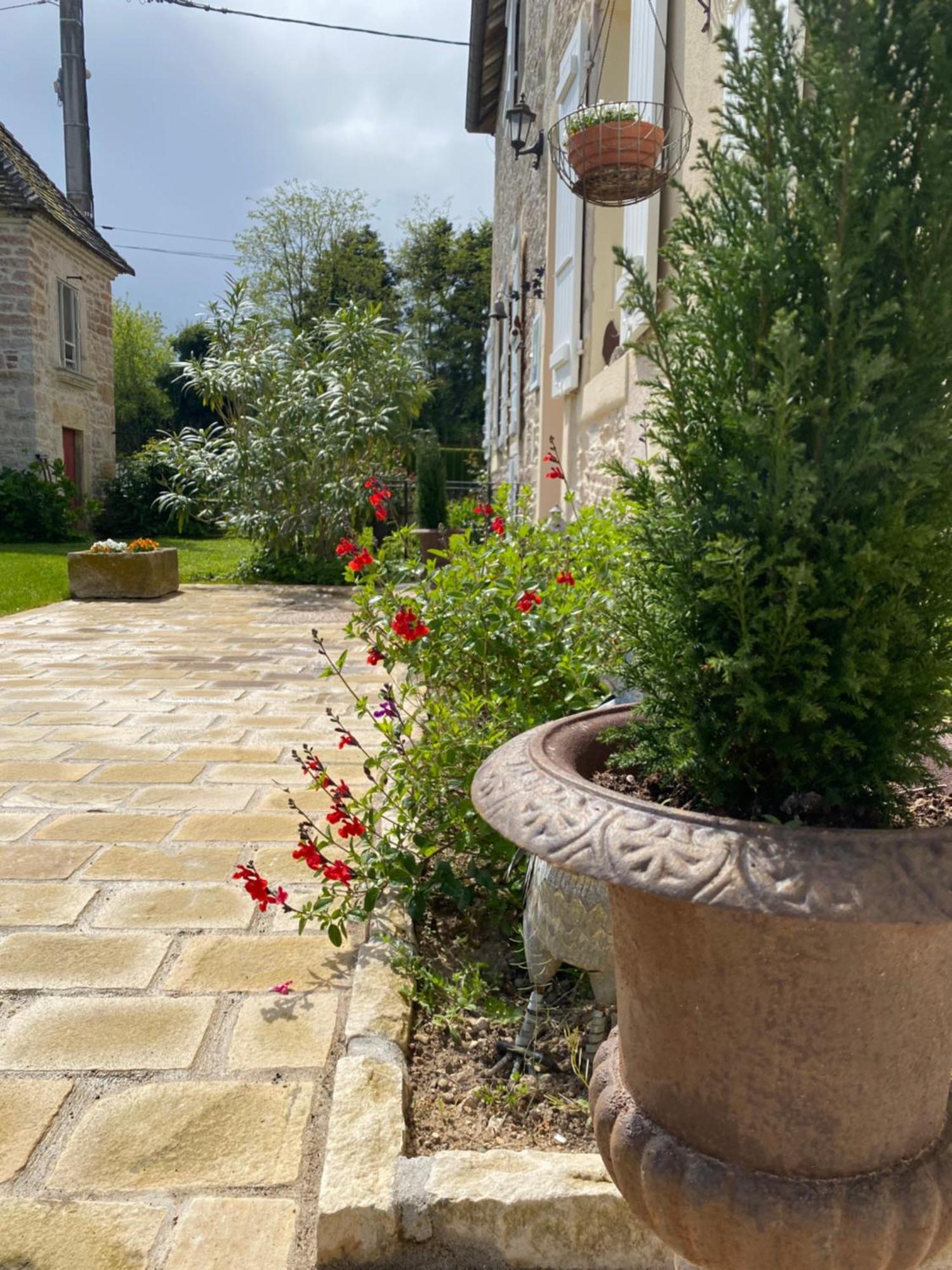 Le Pigeonnier De Saint-Loup Bed And Breakfast Экстерьер фото